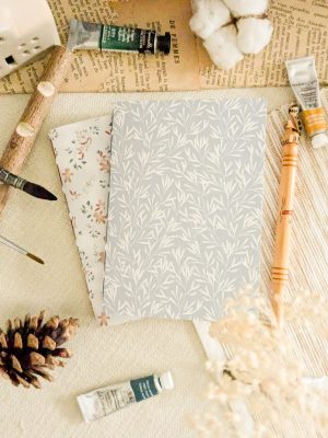 Photo montrant les deux carnets de la collection "Les petits bonheurs".