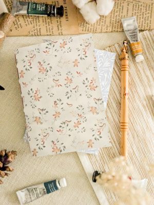 Photo montrant les deux carnets de la collection "Les petits bonheurs".