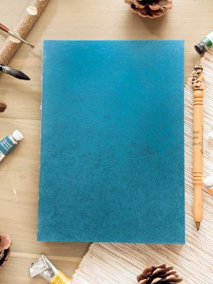Photo du carnet "Lueur d'espérance" de la collection de carnets Les Confidents "Douce nuit". Couverture bleu vert profond.