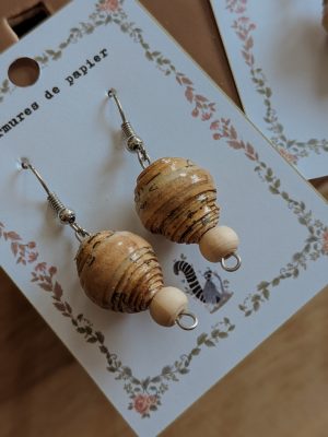 Boucles d'oreilles perles vieux livre + bois